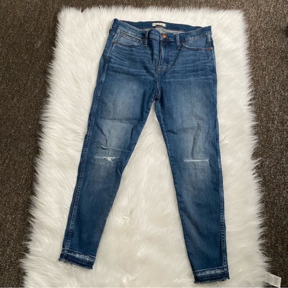 Madewell Jeans Women’s Size 32  With 9”High Rise Skinny Distressed Denim‎